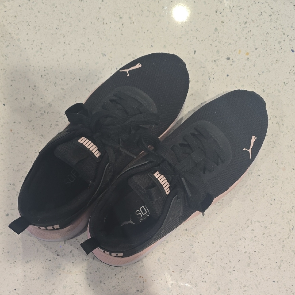 Puma Women's Black and Light Pink Sneakers